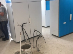 Разгрузили столовое оборудование